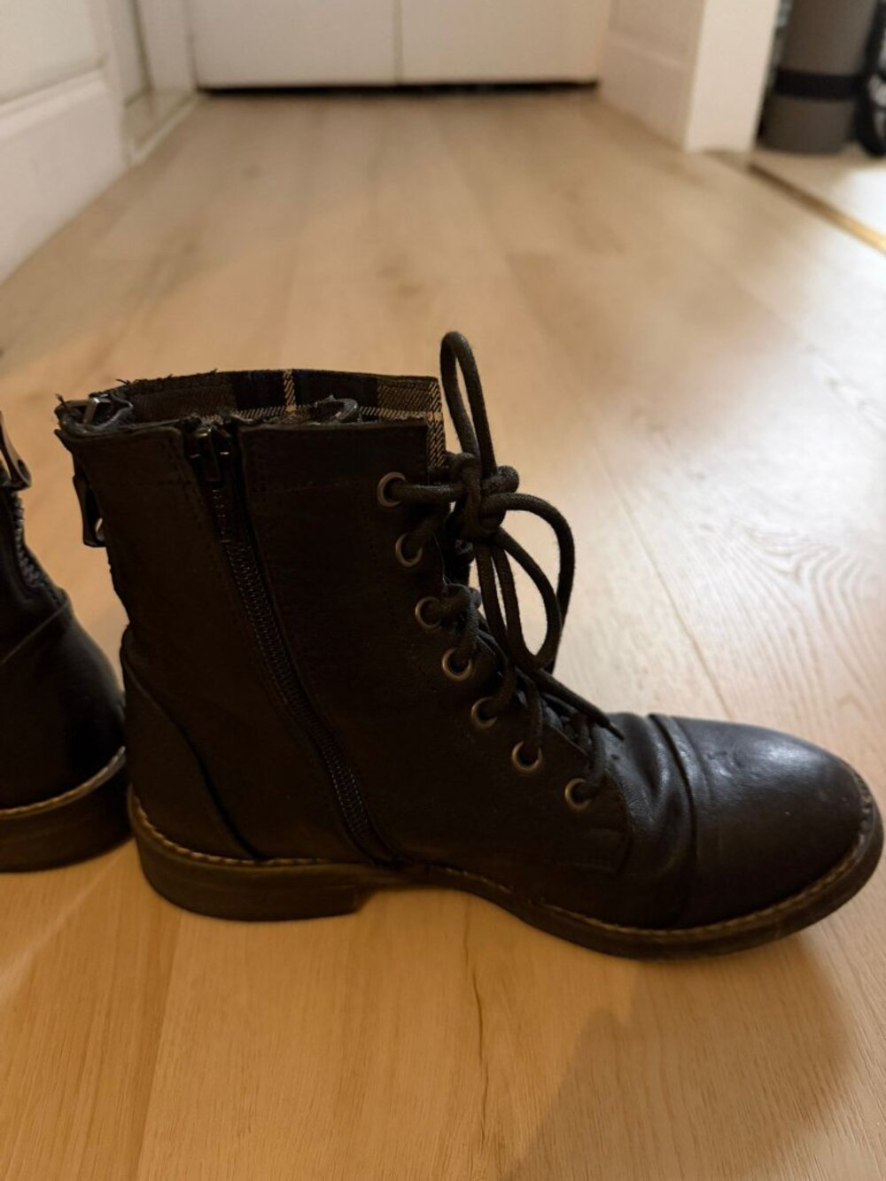Free People black lether combat boots size 36 - Picture 4 of 6
